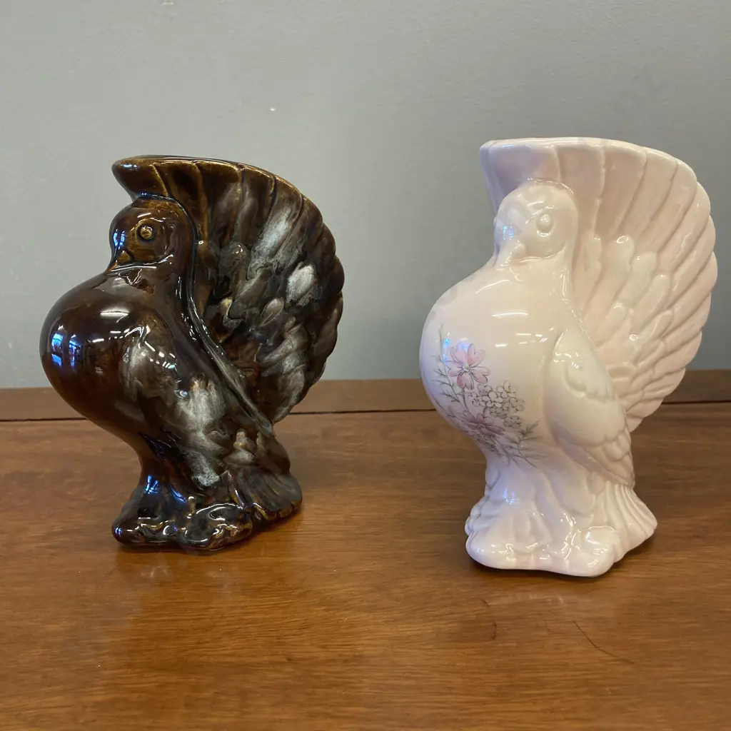 Pair of Vintage New Zealand Ceramic Pigeon Vases. 13 x 10cm Image 1++